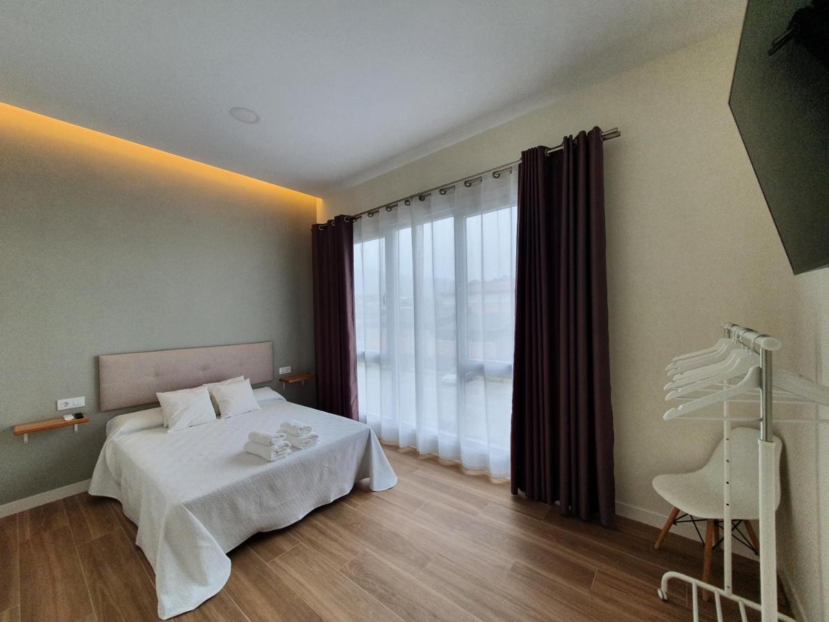 Redondela Apartments - Bedroom, Bathroom & Kitchen ภายนอก รูปภาพ